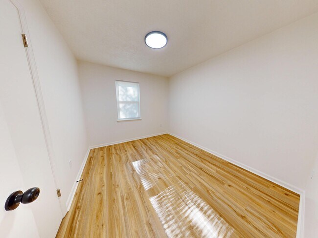 Building Photo - 4072 Melrose Dr