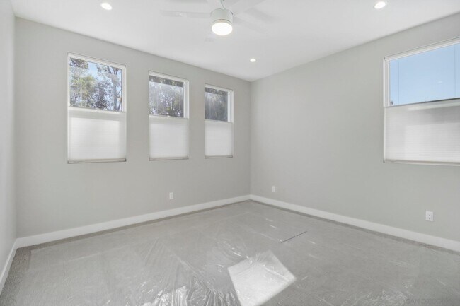 Building Photo - 2954 Copley Ave