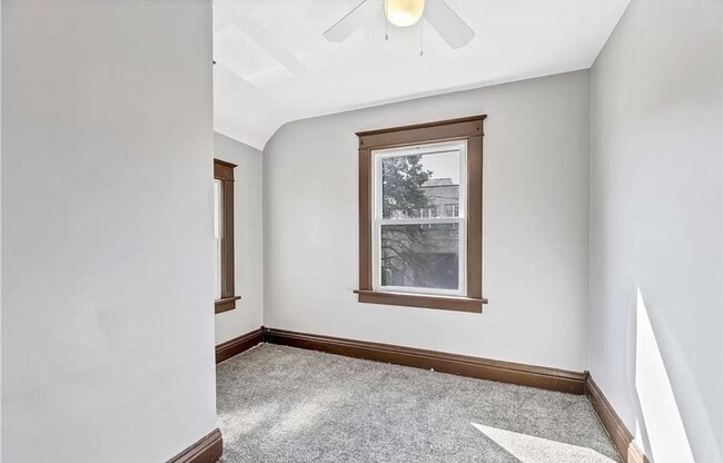 Building Photo - 3 Bedroom Home in Old Brooklyn