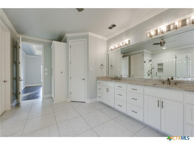 Building Photo - 1729 Las Lomas Ct