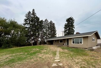 Building Photo - Spacious Home in the Country for Rent