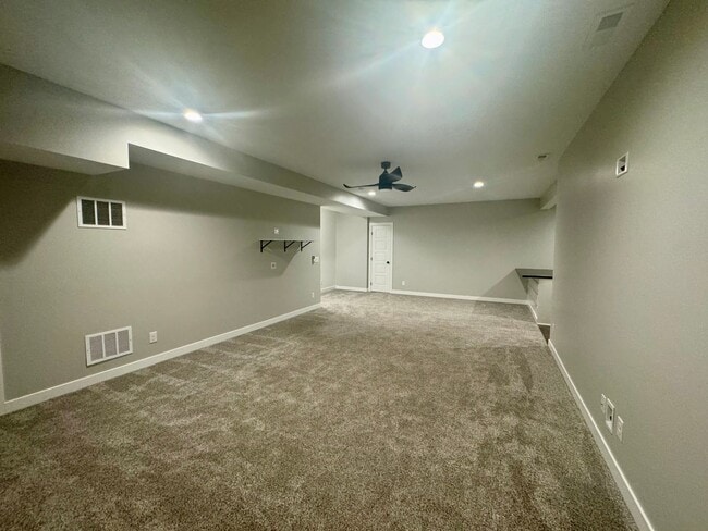 Building Photo - ** SECURITY DEPOSIT SPECIAL** 5 bedroom 3 bath in SW Lincoln