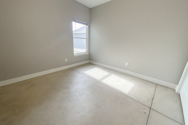 Building Photo - 2518/20 W 55th