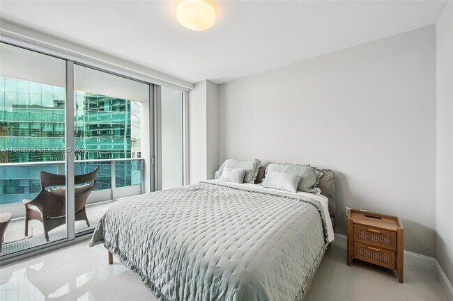 Building Photo - 200 Biscayne Blvd Way