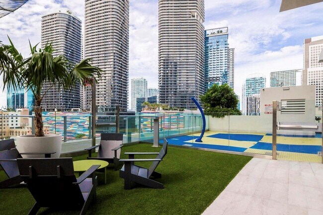 Building Photo - 1010 Brickell Ave