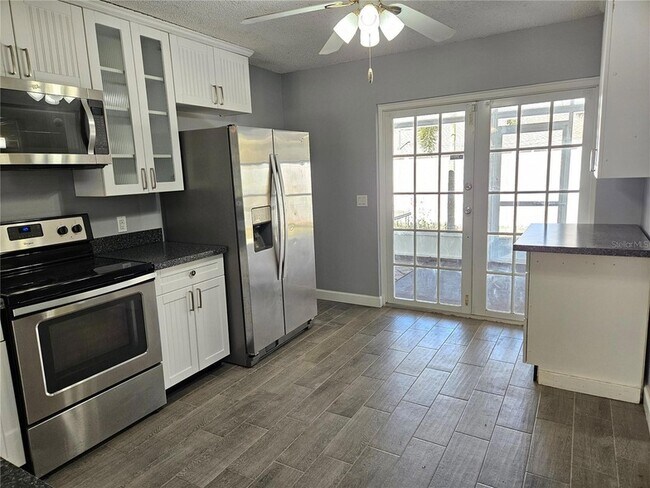 Building Photo - 272 Loyola Rd