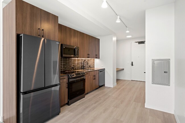 Building Photo - 1131 W Van Buren St
