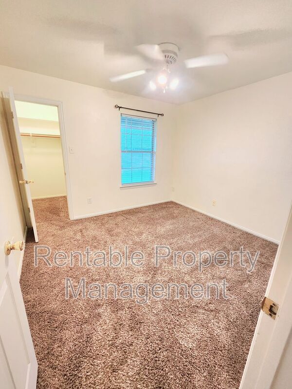 Building Photo - 1102 Turkey Creek Ct