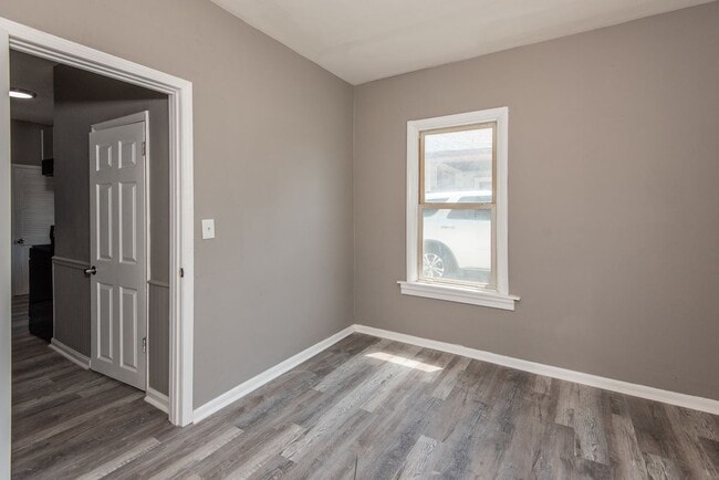 Building Photo - 8819 North Ave