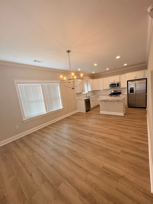 Building Photo - 112 Alva Ct