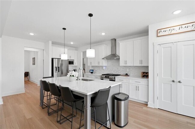 Building Photo - 2049 Chestnut Oak Trl