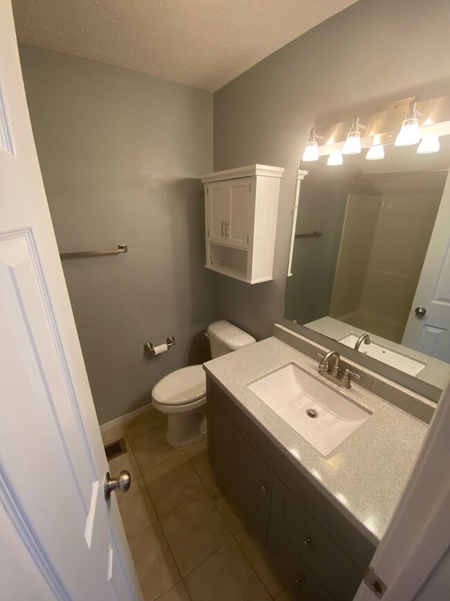 Building Photo - Bloomington 2 Bedroom / 2 Bath Condo - CLO...