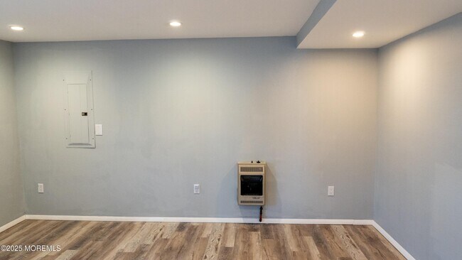 Building Photo - 6 Reno Ct