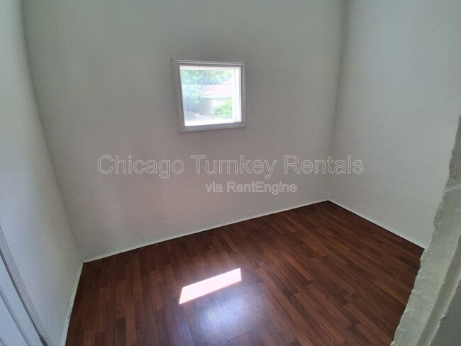 Building Photo - 7125 S Ellis Ave