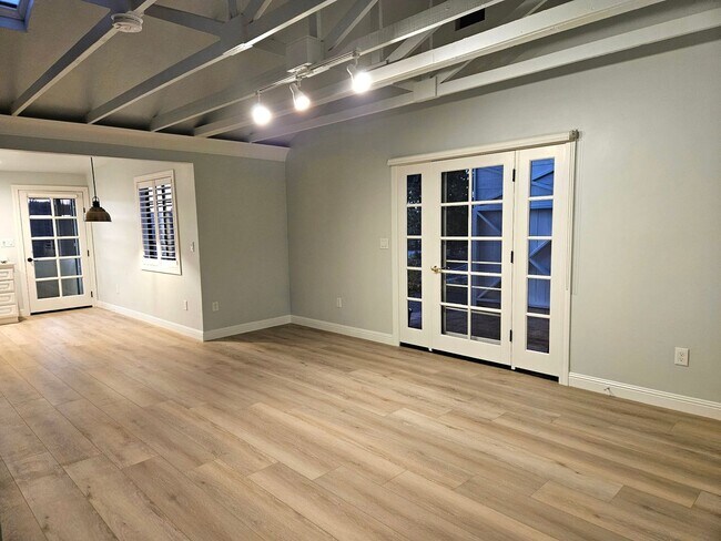 Building Photo - 1219 Deer Trail Ln