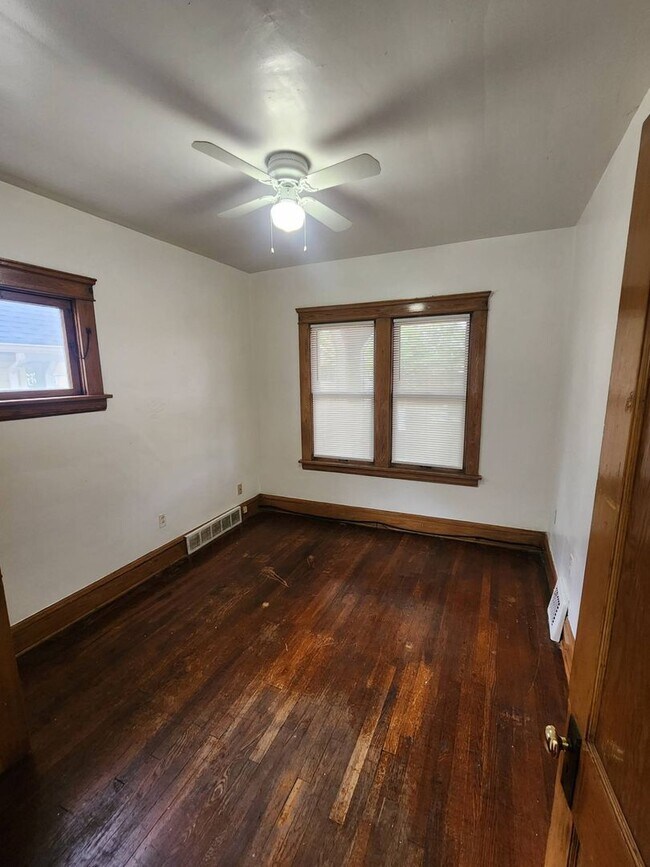 Building Photo - 1220-1220 E 176th St