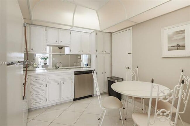 Building Photo - 1950 S Ocean Dr