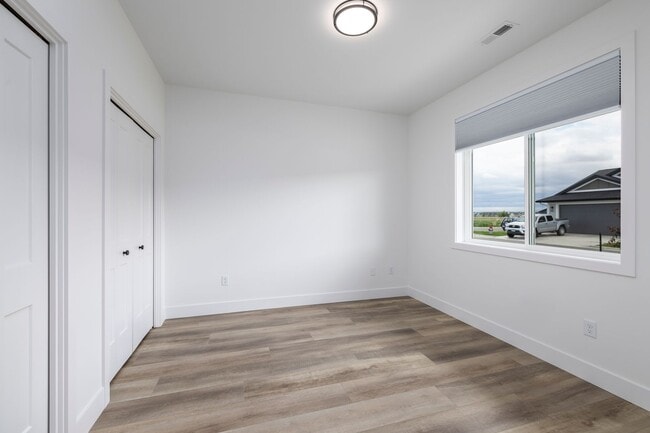 Building Photo - 4607 Pine Crest Dr