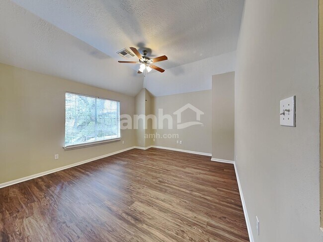 Building Photo - 3631 Windmoor Dr