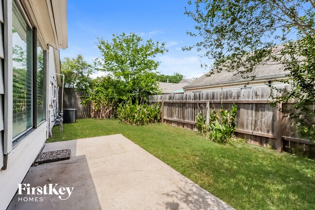Building Photo - 13830 Walnut Hollow Ln