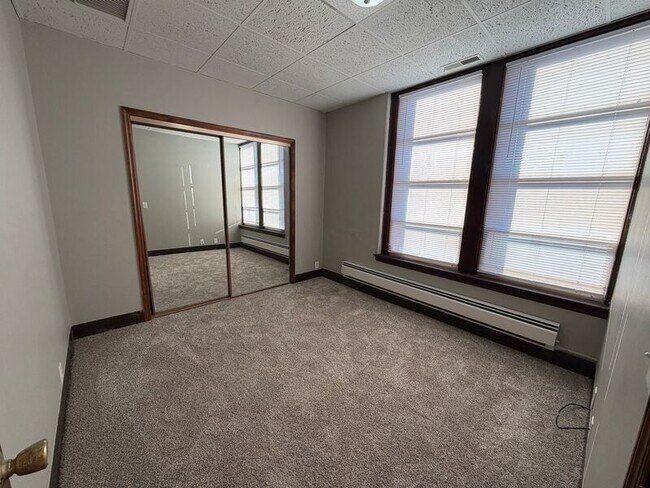 Building Photo - 5402 S 77th St