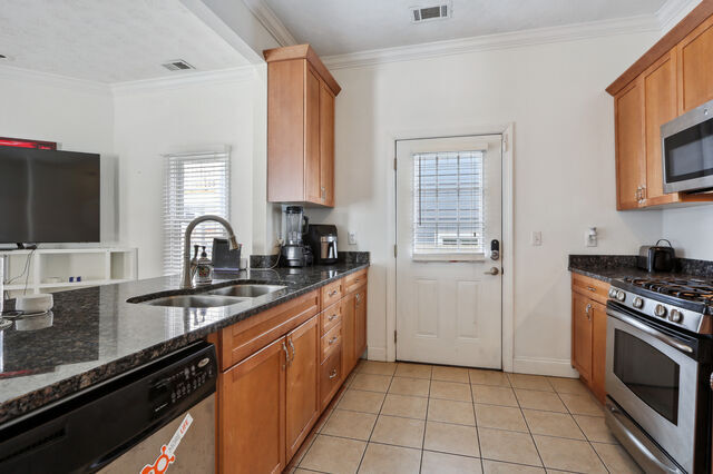 Kitchen - 58 Chester Ave SE