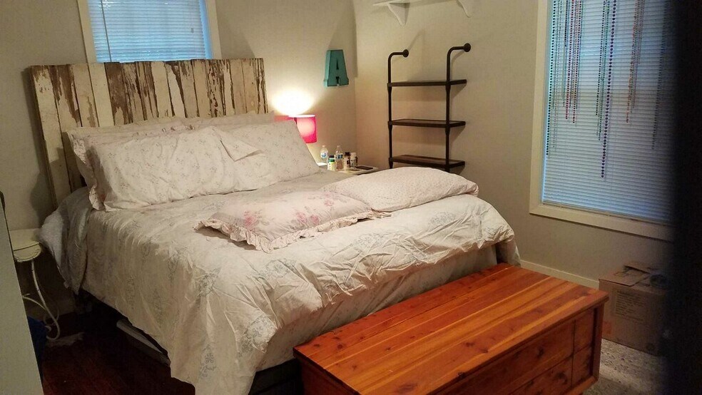 2nd Bedroom - 404 Briggs St