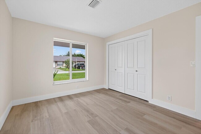 Building Photo - 8776 SE Sandy Ln