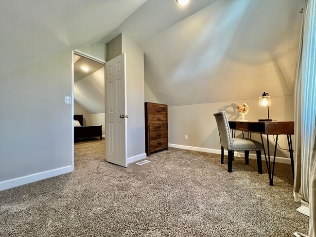 Building Photo - Beautiful 4 BDR Home - Near I-75