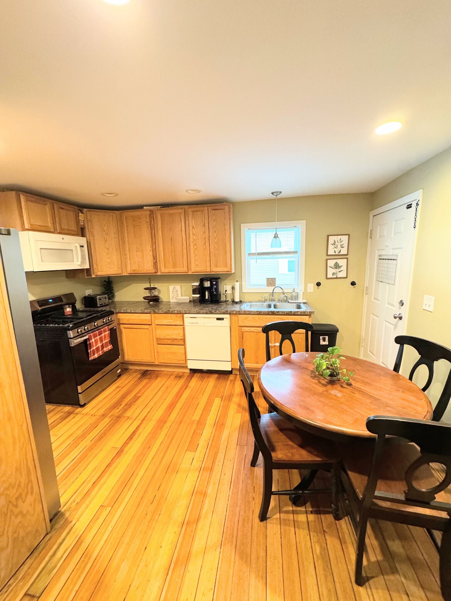 Building Photo - 36 Fowler St