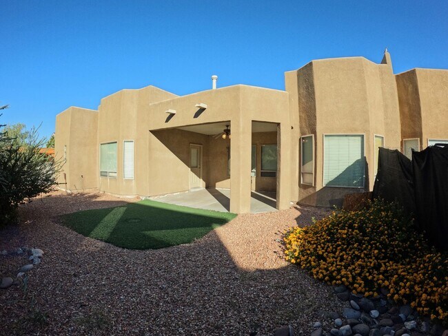 Building Photo - 2210 Dakota Dr