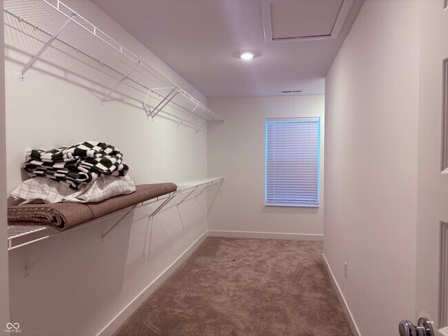 Building Photo - 5916 Sunstone Rd