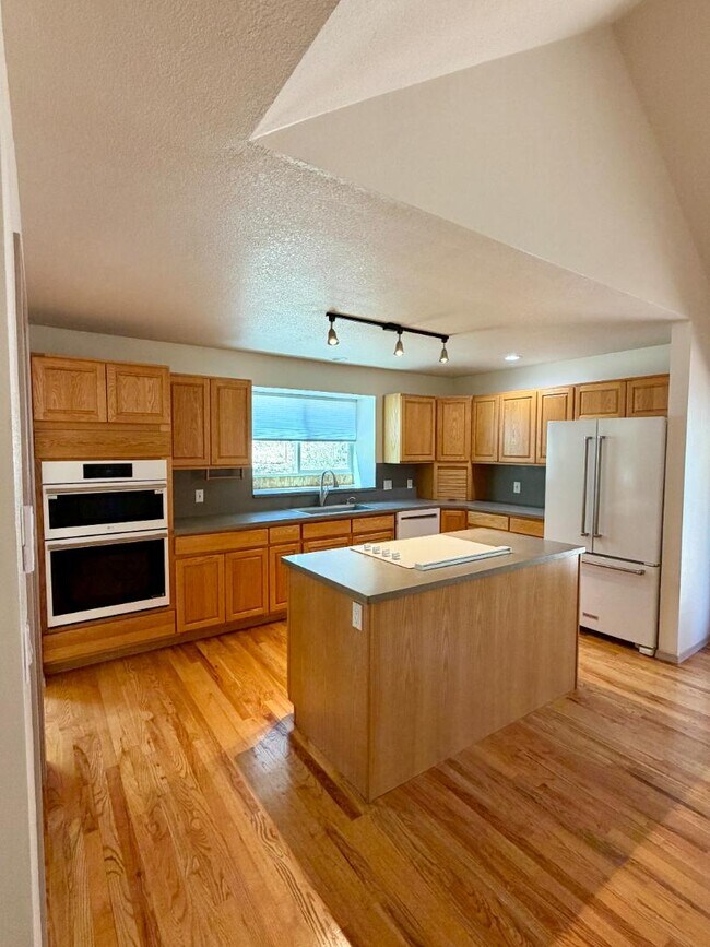 Building Photo - 61171 Minaret Cir