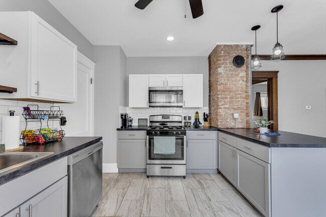 Building Photo - 10617 Bernard Ave