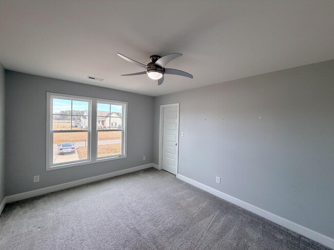 Building Photo - Spacious 3 Bedroom Home on 1 Acre Lot!