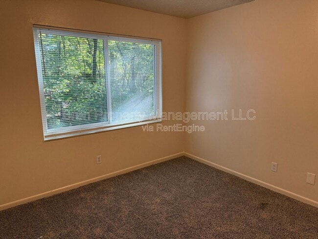 Building Photo - 1204 Glade Hill Dr