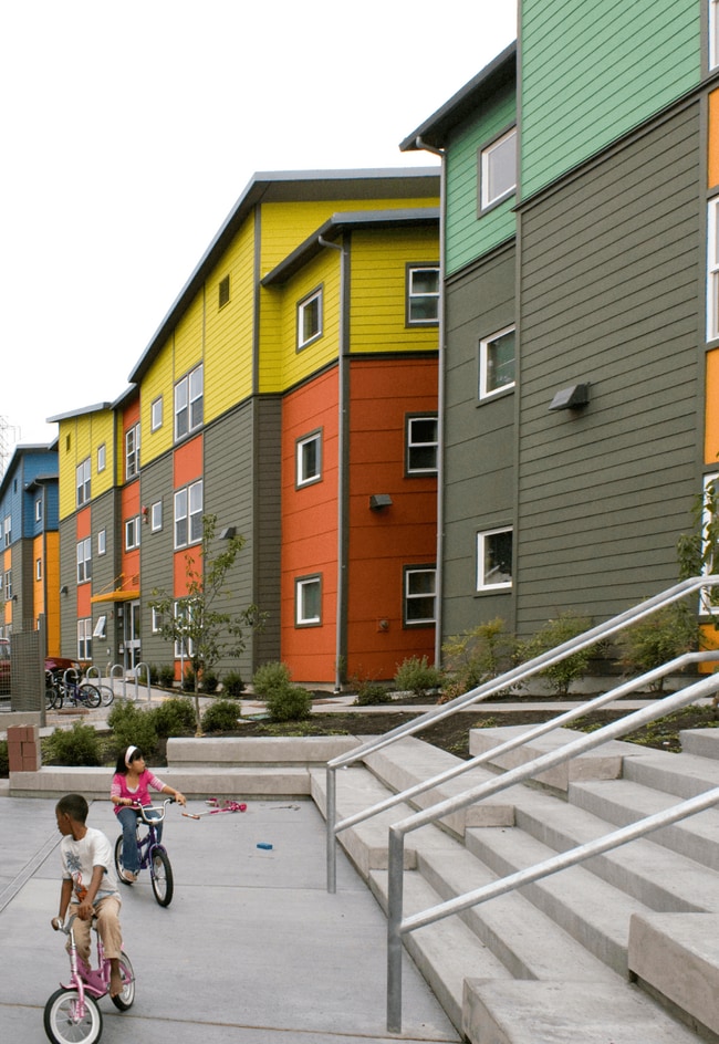 Building Photo - Samaki Commons