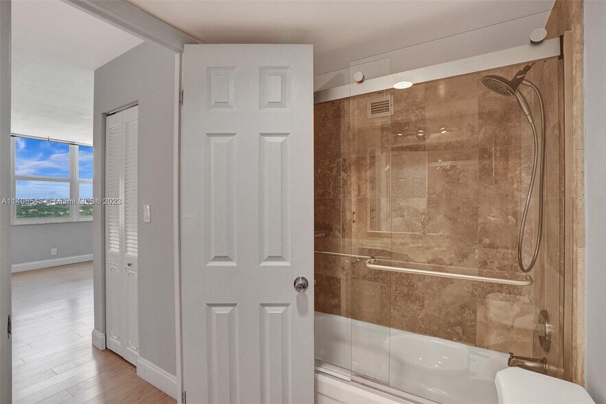 Building Photo - 2201 S Ocean Dr