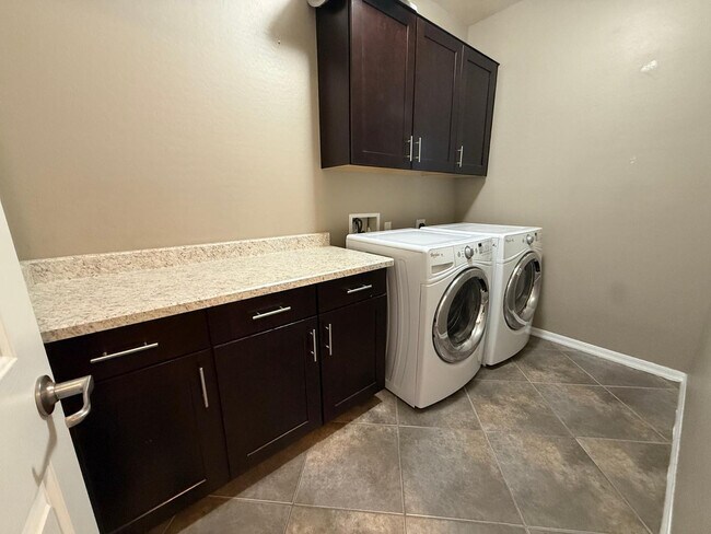 Building Photo - 287 E Kaibab Dr