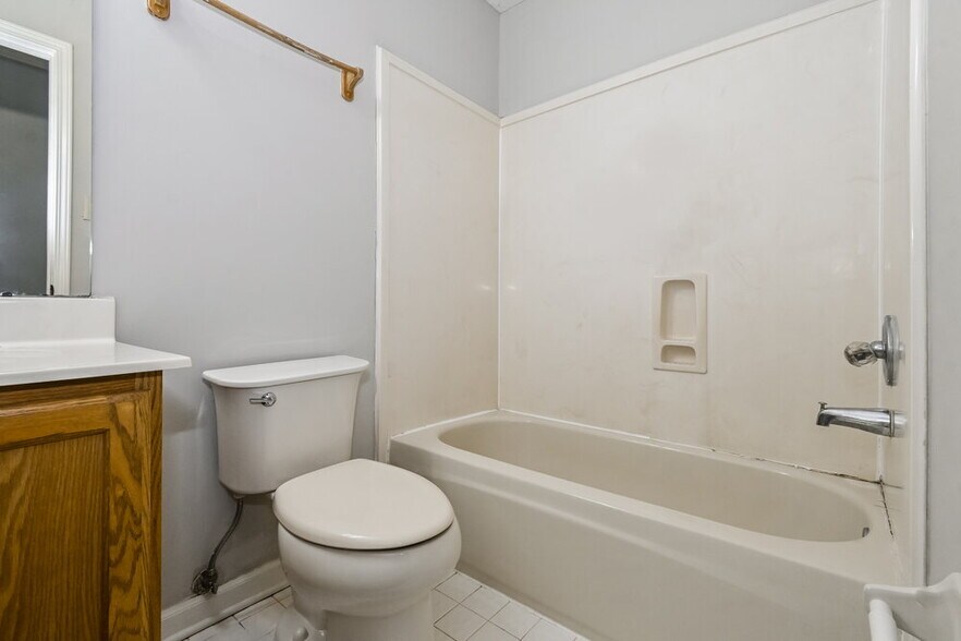 Building Photo - 15 Oakridge Cove