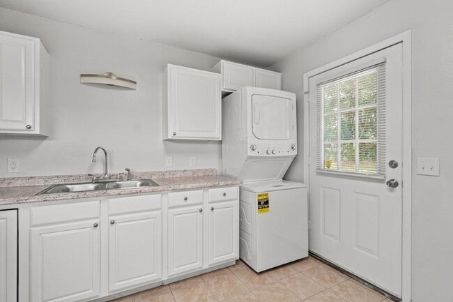 Building Photo - 248 Four Mile Rd