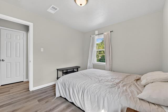 Building Photo - 324 N Shore Pl