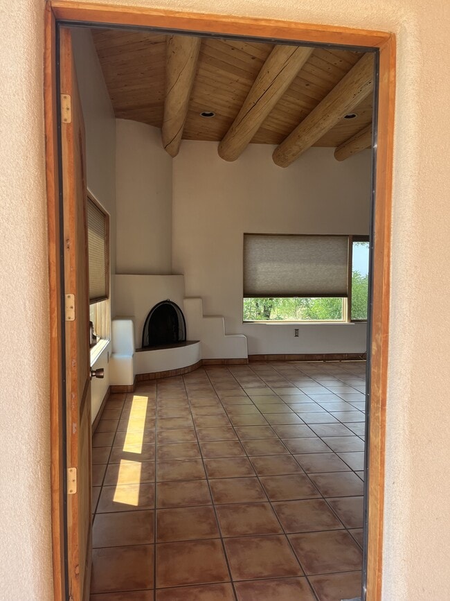 Building Photo - 70 Camino de los Arroyos