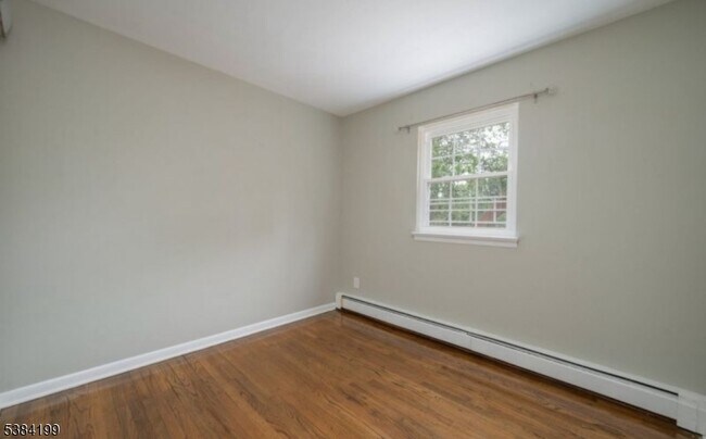 Building Photo - 83 Chestnut St