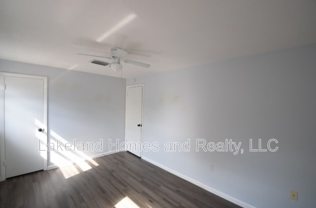 Building Photo - 939 Castle Way