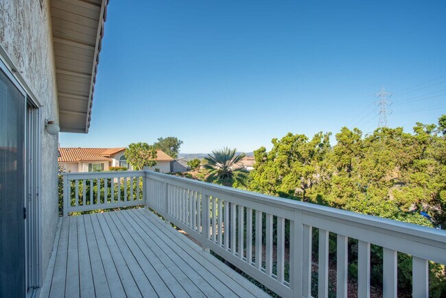Building Photo - 11000 Meadow Glen Way E
