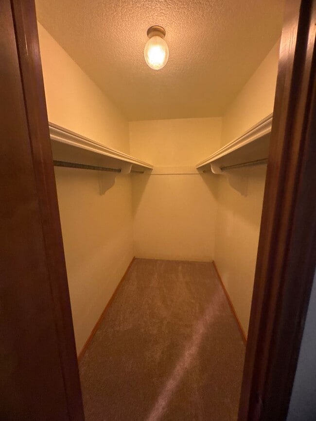 Building Photo - Two-story, four-bedroom, three-bathroom ho...