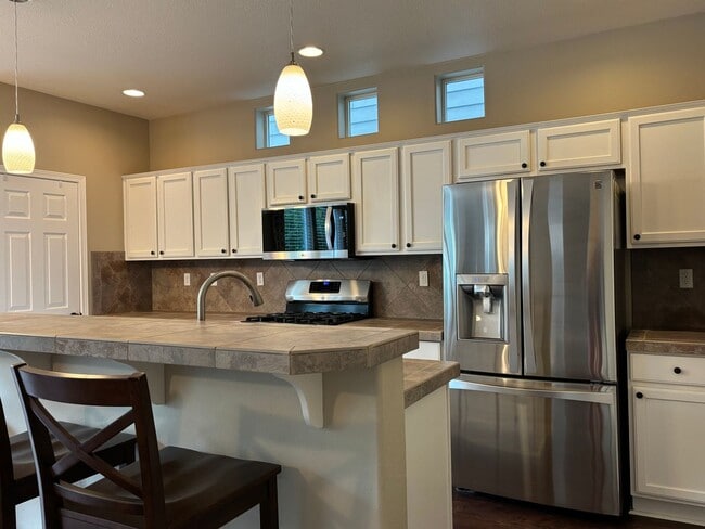 Building Photo - Beautiful 2 Story home in the Desirable Oa...