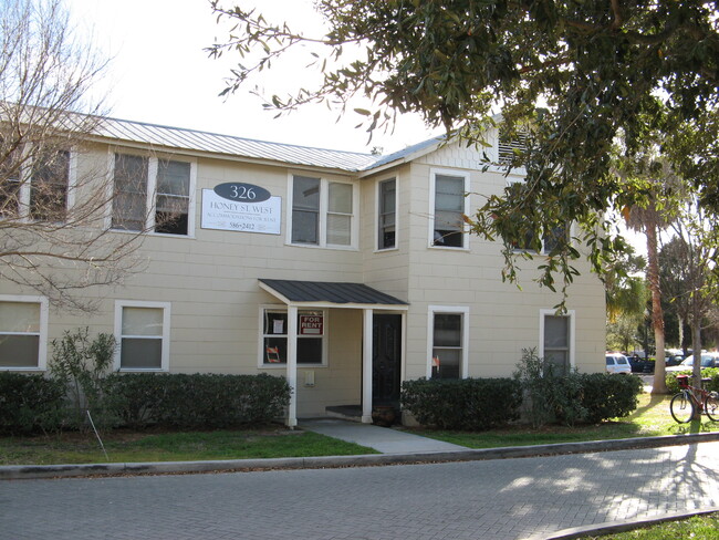 Primary Photo - 326 W Honey St
