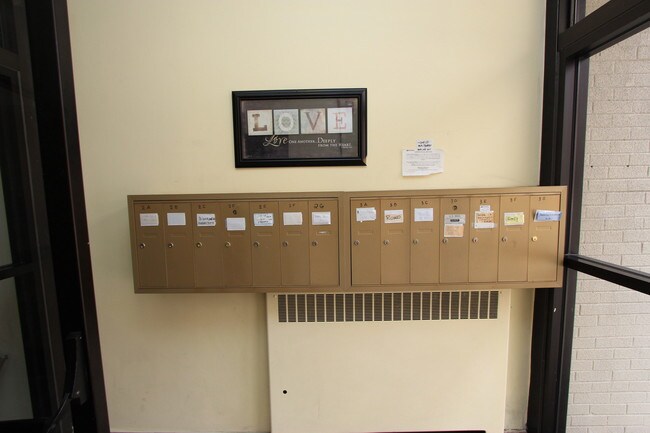 Building Photo - 32 W Market St